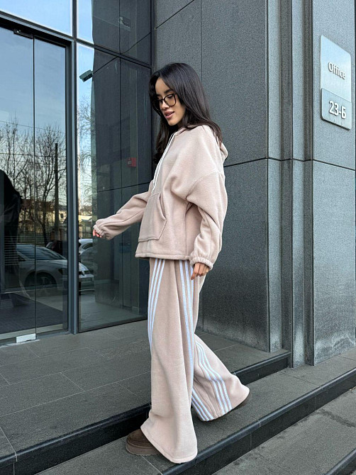 Женский теплый костюм двойка с лампасами из турецкого флиса Бежевый, 46/48 Одесса - изображение 7