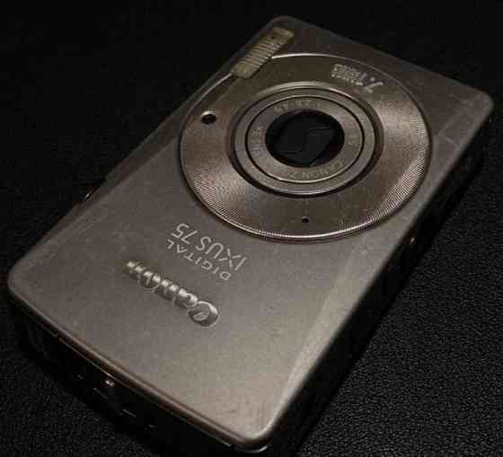 Canon IXUS 75 компактний цифровий фотоапарат тонкий сріблястий. Харків