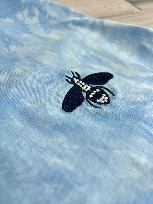 Футболка женская A-N 2539 вареная тай дай с вышивкой пчелкой one size голубая, голубой, one size Киев - изображение 19