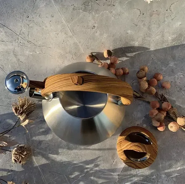 Нержавеющий Стильный Чайник Со Свистком 3.5 Лтр для всех видов плит и капсульным дном Одесса - изображение 3