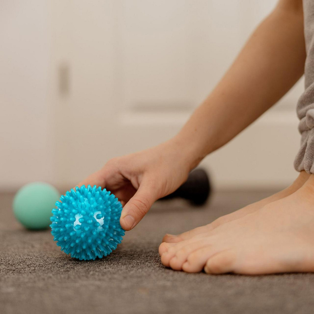 Массажный мяч Gymtek 60 мм голубой Киев - изображение 5