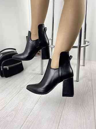 Nivelle Черевики жіночі NIVELLE чорні натуральна шкіра каблук 8см висота 11см 37р. (5600/8057-8 Коломыя