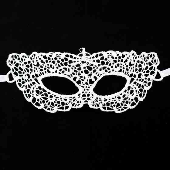 Маска карнавальна із мережива для свята one size білий Київ