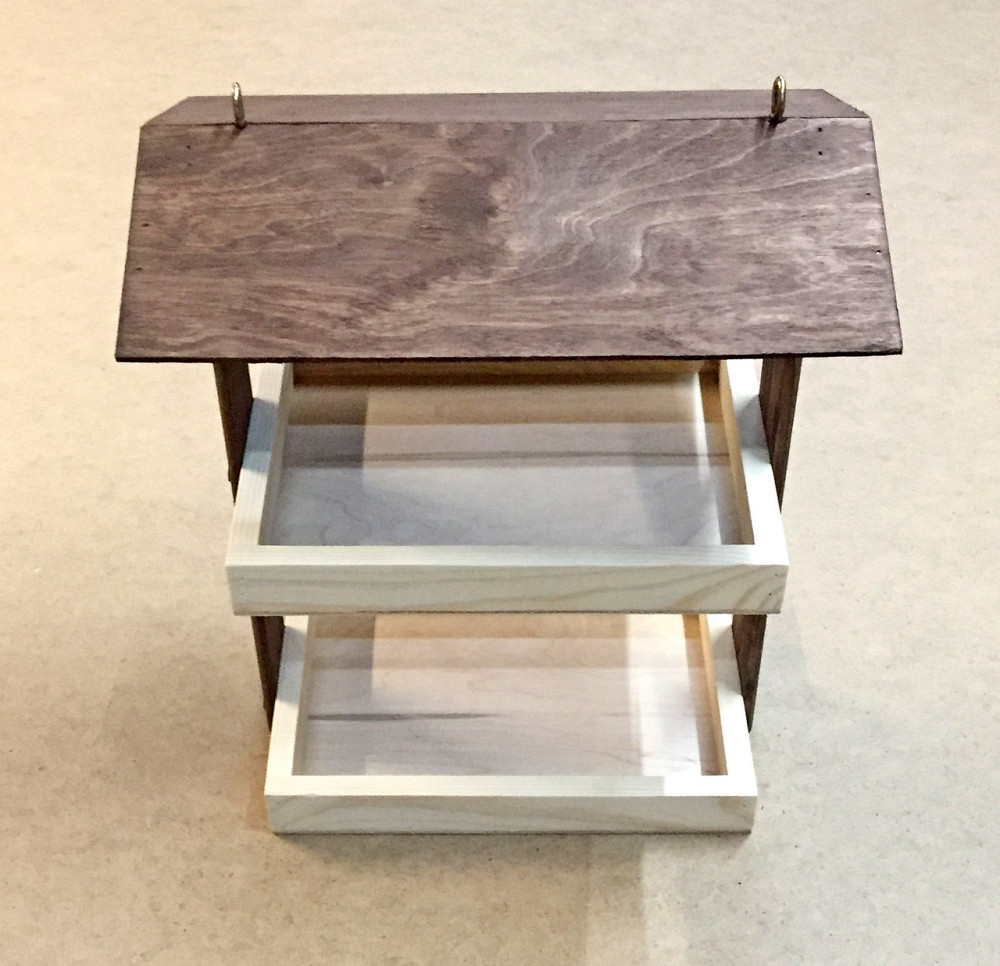 Кормушка садовая для птиц 