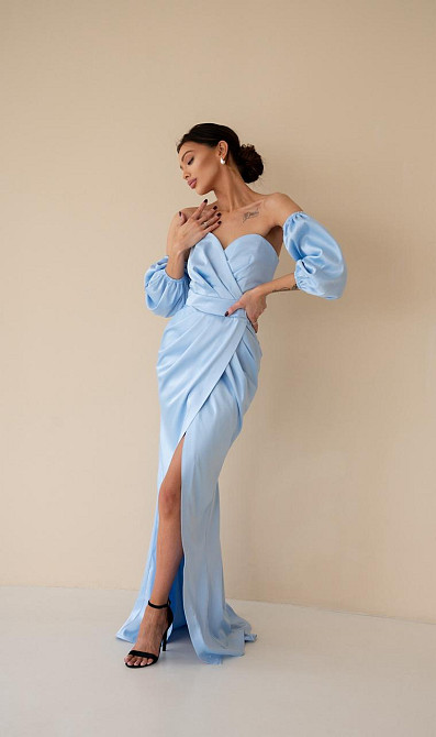Женское роскошное вечернее платье со шлейфом и съемными рукавами из королевского атласа Голубой, S Одесса - изображение 10