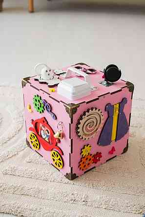 Маленький Бізікуб рожевий 23*23*23 Розвивальний куб для дівчинки Бізіборд Київ