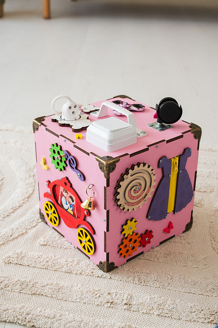 Маленький Бізікуб рожевий 23*23*23 Розвивальний куб для дівчинки Бізіборд Тернопіль - фото 3