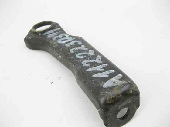 Mercedes-Benz  A1122230441 Кронштейн - вуха задня ліва для двигунів M112 V6 2.4 2.6 3.2 3.7л M113 V8 4.3 5.0 5.5л Одеса