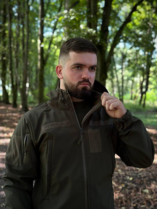 Військовий чоловічий демісезонний костюм soft shell, тактична оливкова форма з липучками для шевронів і капюшоном Львів - фото 4