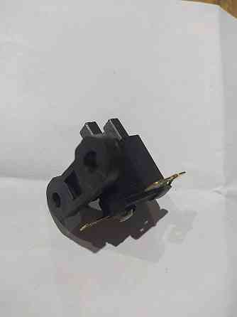 Щетки бензогенератора (1,9-3 кВт) (пластмассовый корпус) Мукачево