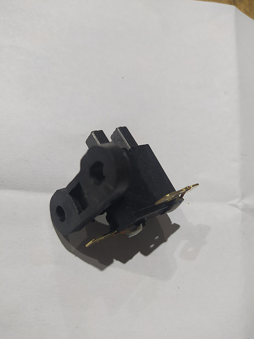 Щітки бензогенератора (1,9-3 кВт) (пластмасовий корпус) Мукачево - фото 1