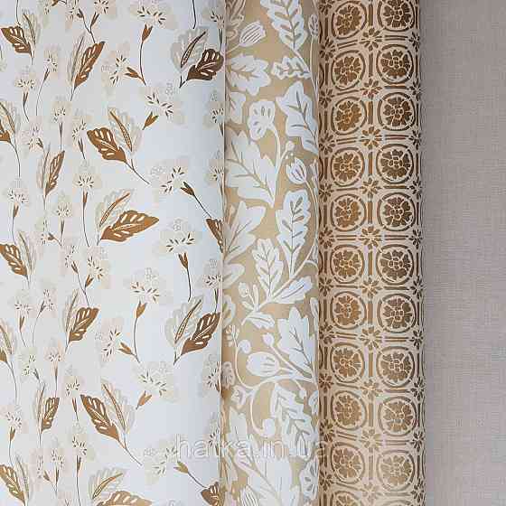 Шпалери вінілові на флізелін Caselio Mystery 0.53х10 м маленькі яскраві квіти листя бежеві золотисті на білому Київ