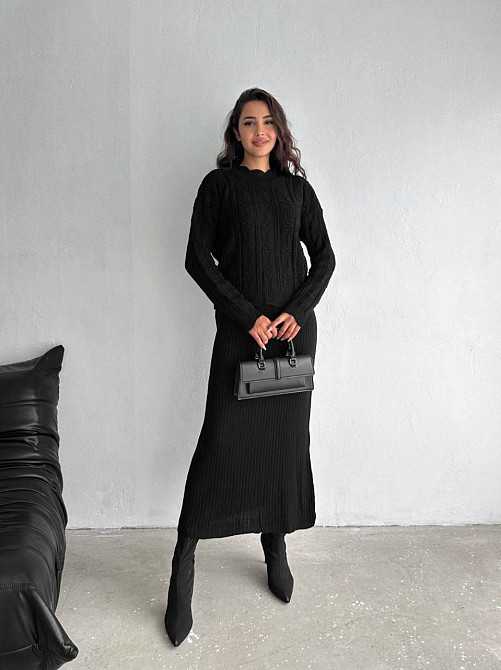 Женский теплый элегантный костюм: свитер и платье машинная вязка Черный Одесса - изображение 1