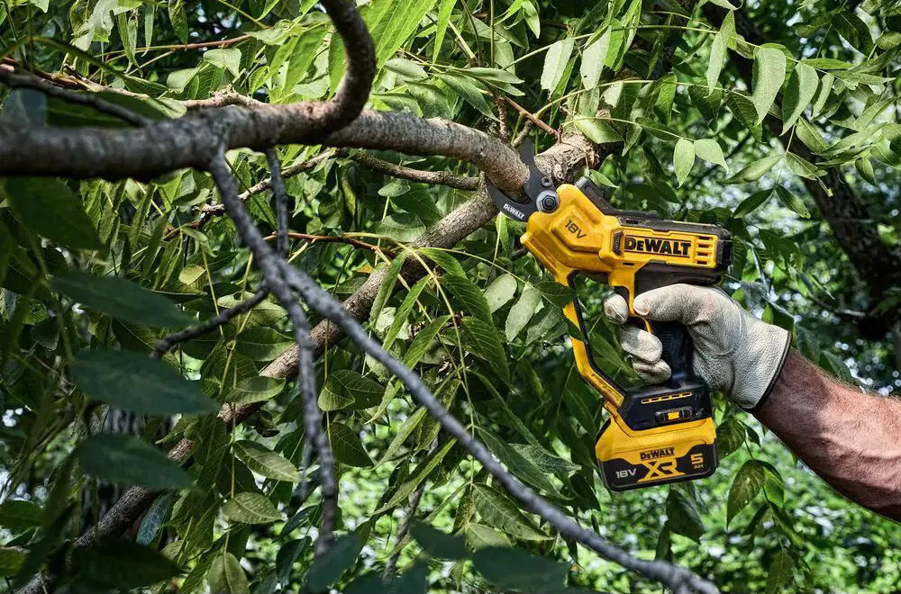 Професійний акумуляторний секатор (ножиці) DeWALT DCMPP568N : без АКБ, діаметр різу 38 мм (DCMPP568N) Київ - фото 7
