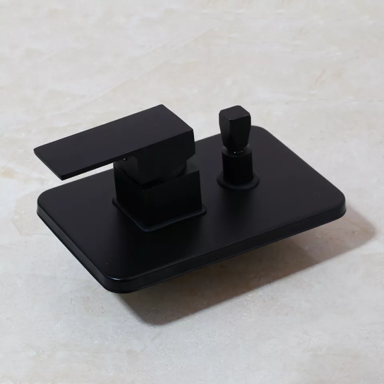 Дизайнерский встраиваемый смеситель в ванную 2 в 1: излив и ручной душ с креплением Черный матовый Каменец-Подольский