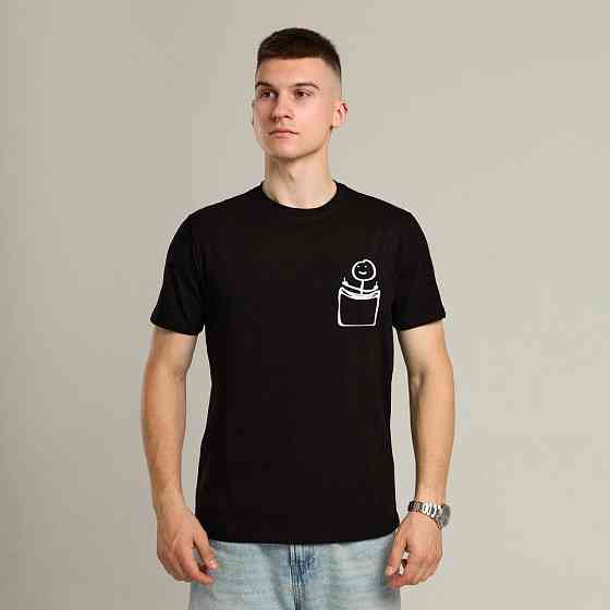 Футболка мужская однотонная черная Pobedov Peremoga - наклейка Человечек с факами Киев