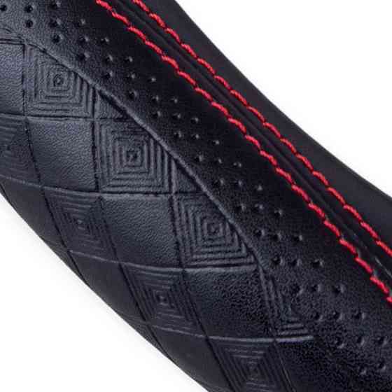 Чехол m кожа (37 - 39 см) черный перфор. вставка, один шов, белая основа VLOD-L2170 BK/RD руля Мукачево