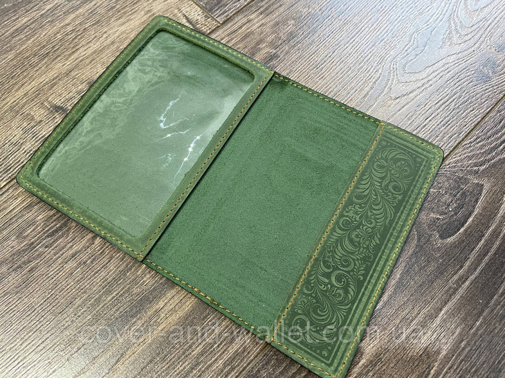 Обкладинка для паспорта із гербом України зеленого кольору ST Leather Київ - фото 2