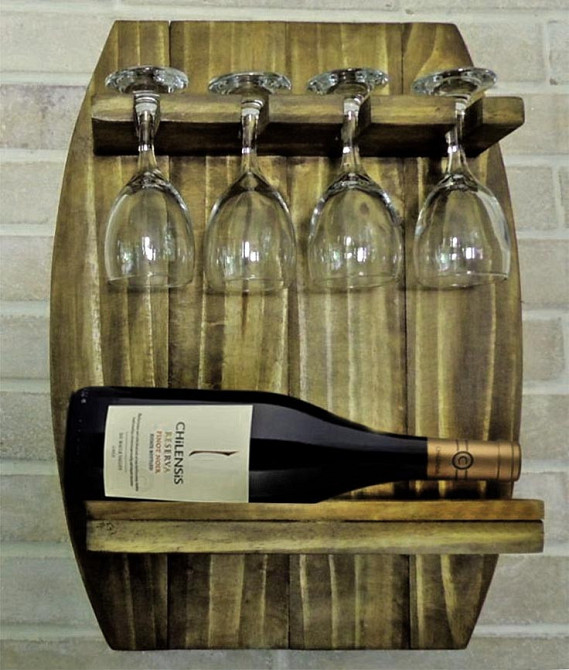 Настенная винная полка 