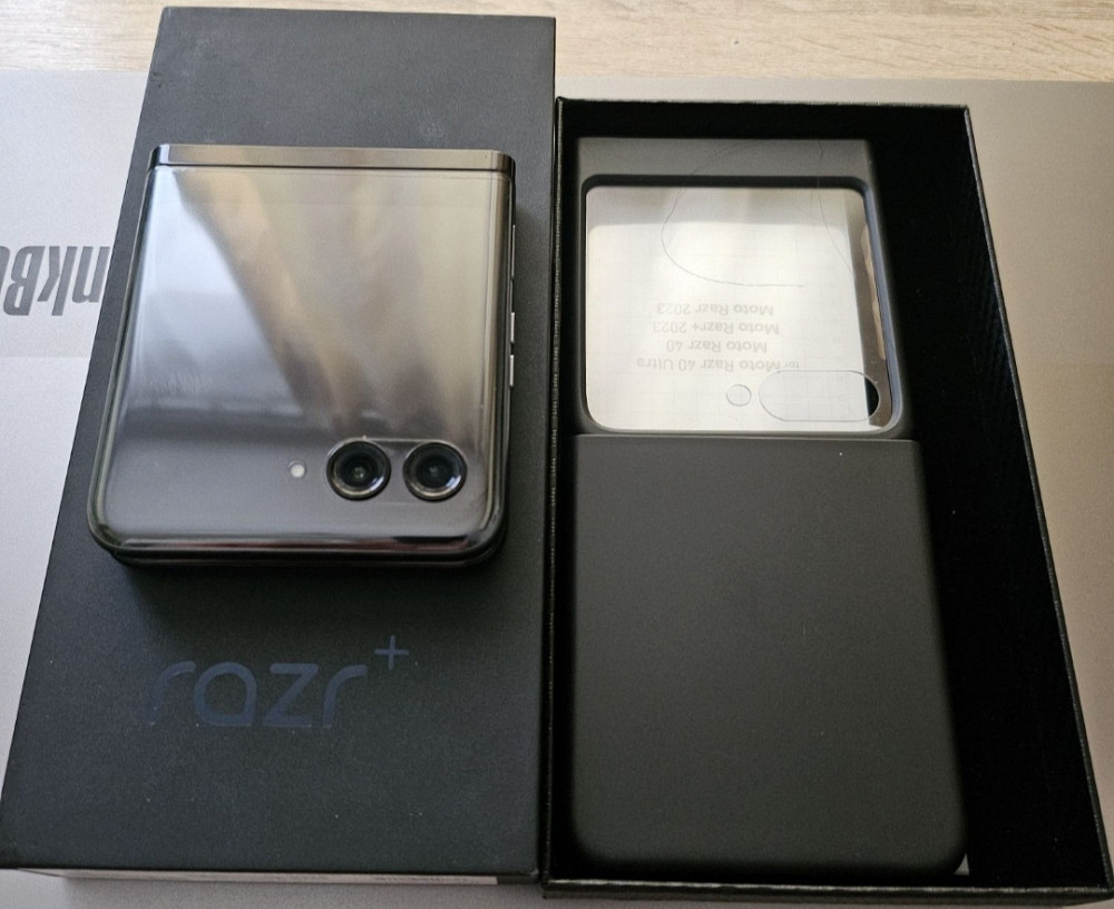 Телефон: Motorola RAZR 40+ Ultra 8/256Gb, USA, e-sim, Infinite, Black Київ - фото 2