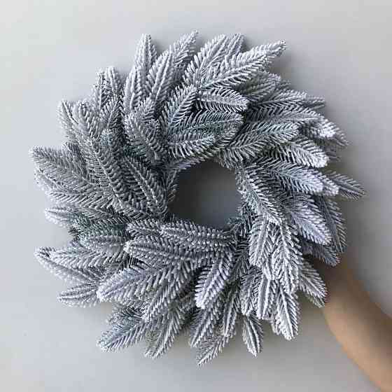 Рождественский венок Премиальный заснеженный из хвои литой (диаметр - 45 см) Киев