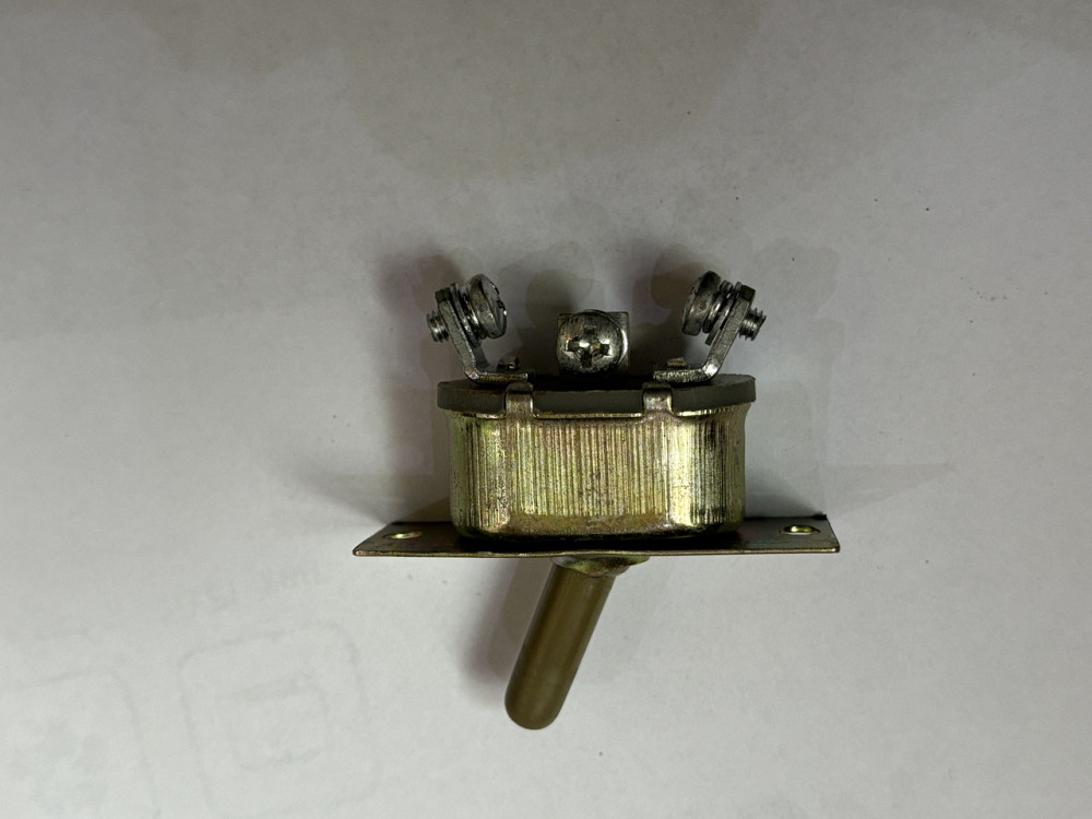 Переключатель (тумблер) 2-х позиционный 5112.3709. СССР. Харьков - изображение 1