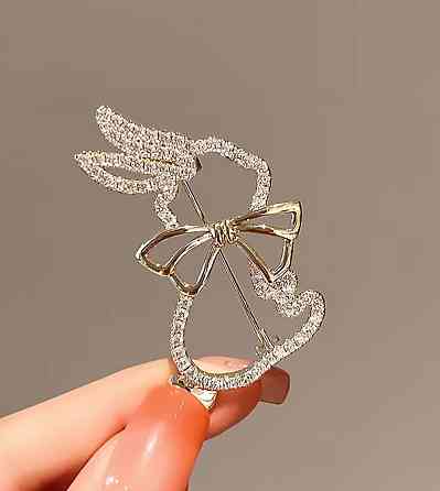 Брошь зайчик со стразами и бантиком декоративное украшение на одежду Киев