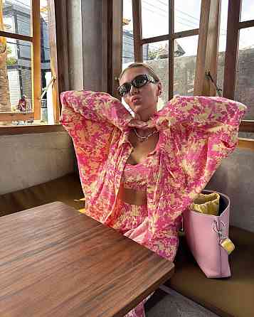 Жіночий легкий прогулянковий оверсайз костюм трійка: сорочка топ і штани софт Одеса