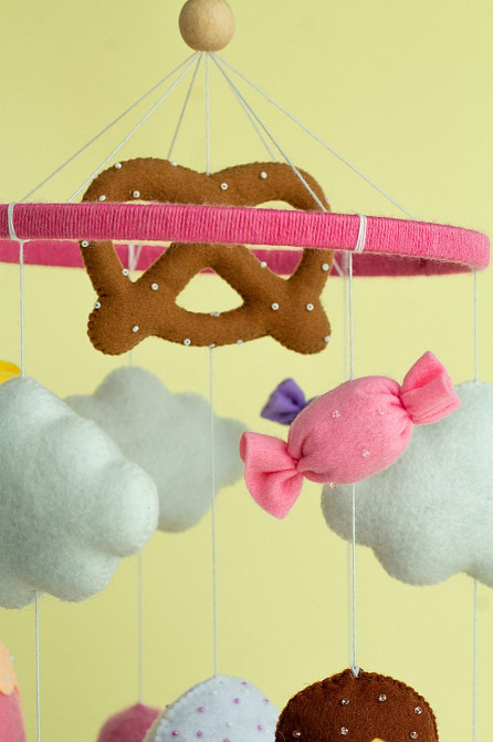 Дитячий музичний мобіль на ліжечко для немовлят WooolyWool «Солодощі» з 35 мелодіями Київ - фото 8