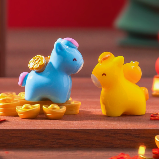 Миниатюрная фигурка Лошадка Немедленного процветания 2.7 х 2.7 см Белый Голубой Одесса