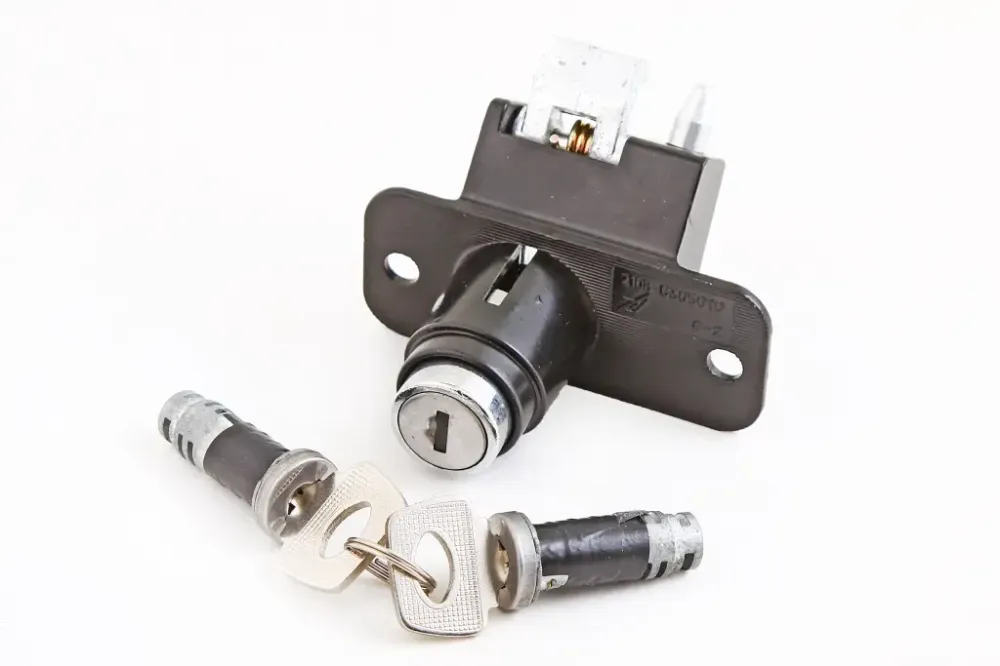 Замок багажника 2108 з циліндрами чорний Flagmus Вінниця - фото 1