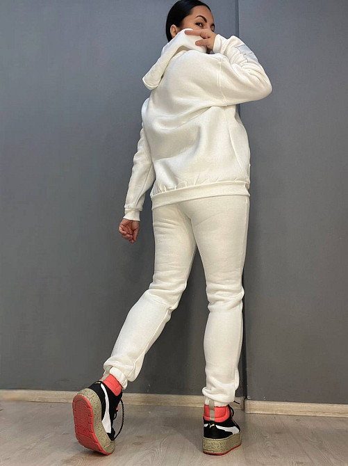 Костюм женский ENJOY 2920 худи с капюшоном брюки резинка нашивка утепленный флис белый, белый, L Киев - изображение 19