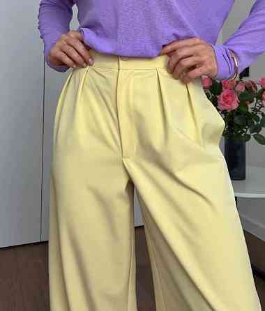 Женские классические брюки на высокой посадке костюмка 46/48, Банановый Одесса