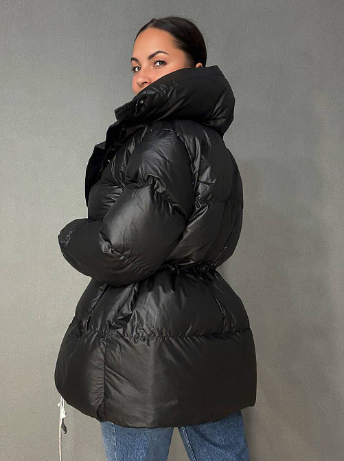 Куртка жіноча Haiziyuan 8055 пуфер глянцева подовжена з утяжкою на талії чорна, чорний, L Київ - фото 3