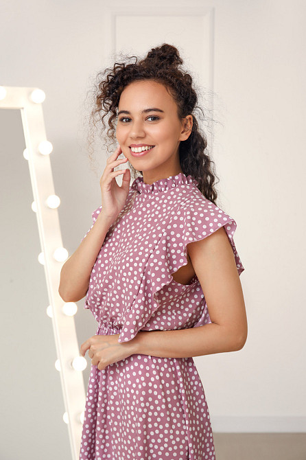 Платье в горошек с воланами 