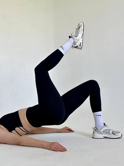 Черные женские спортивные лосины с высокой посадкой с пуш-ап push-up эффектом для фитнеса с v-образным вырезом Одесса - изображение 3
