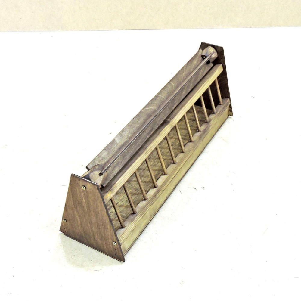 Деревянная кормушка для голубей 