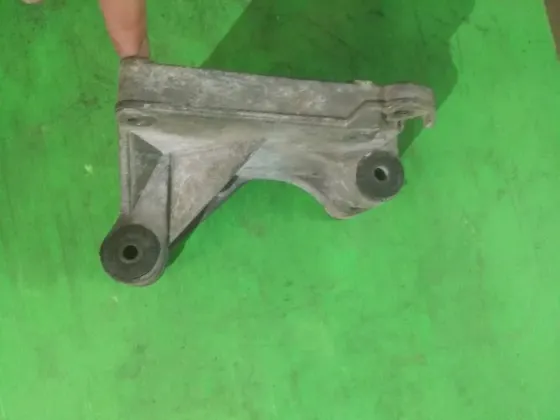 Кронштейн генератора 1715080 BMW BMW Вінниця