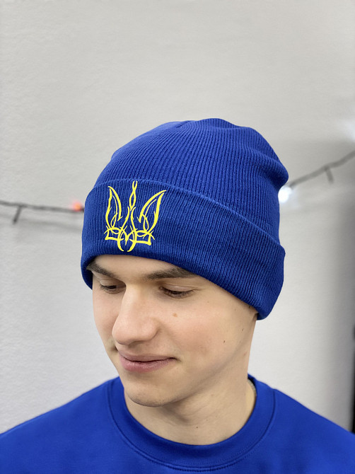 Яскраво синя шапка з тризубом Чернівці - фото 1