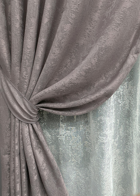 Комплект штор VR-Textil Жаккард Мрамор 150х270 2шт и Тюль 500х270 1210ш-1400т Серо-пудровый с белым 71-007/4 Киев - изображение 4