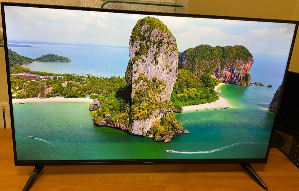 NEW (2023) Телевизор Samsung Smart TV 42