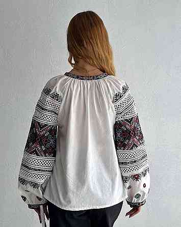 Женская современная вышиванка с разноцветной вышивкой 80% хлопок, 20% полиэстер. Белый, 44 Одесса
