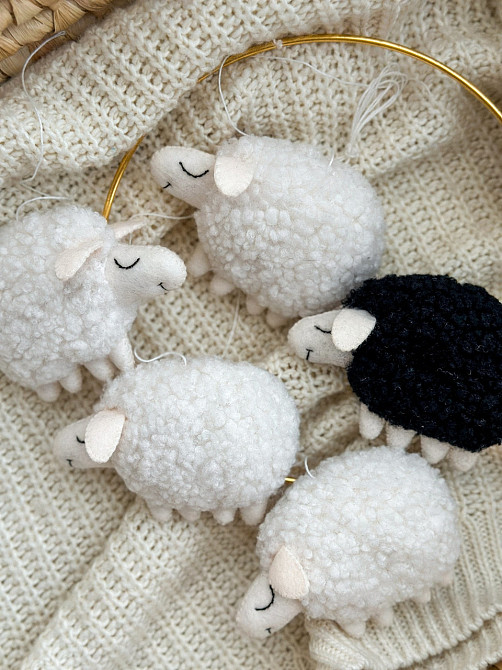 Дитячий мобіль на ліжечко для немовлят ручної роботи WooolyWool «Барашки» Київ - фото 10