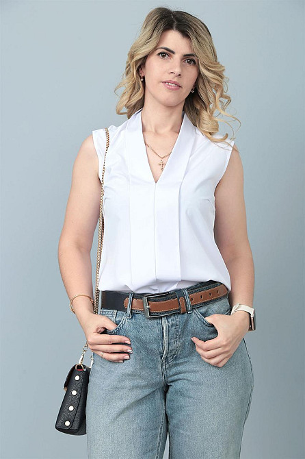 Летняя блузка без рукавов 