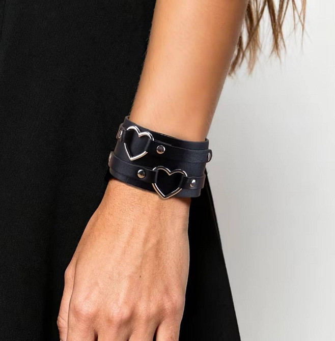 Браслет зі штучної шкіри з серцями чорний, панк браслет унісекс, готичний аксесуар на руку Київ - фото 4