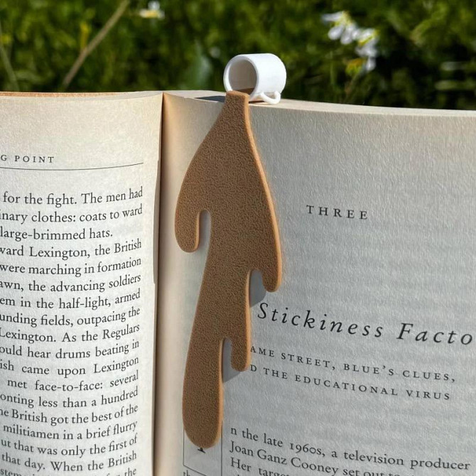 Книжная закладка в форме пролитой чашки кофе. Оригинальная закладка для книг. Подарок для книголюбов Киев - изображение 1