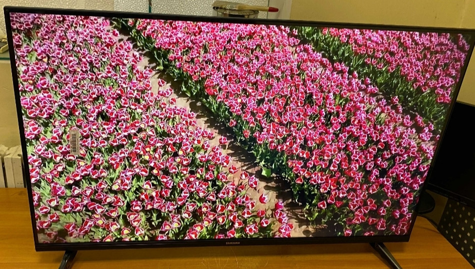 Новинка 2023 ! Телевизор Samsung 4K Smart TV 45