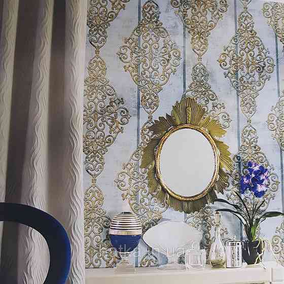 Шпалери метрові вінілові на флізелін 24 Carati Cristiana Masi вензель великий золотом на сіро блакитному Київ