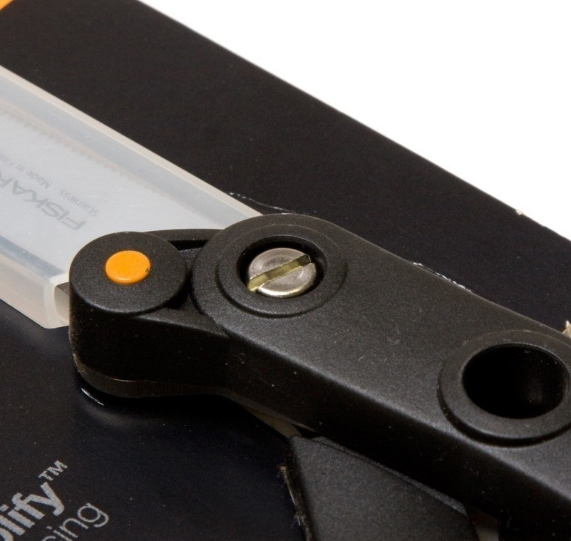 Ножницы для тяжёлой работы с зазубренным лезвием 24 см Fiskars (1020223) Нержавеющая сталь Нововолынск - изображение 4