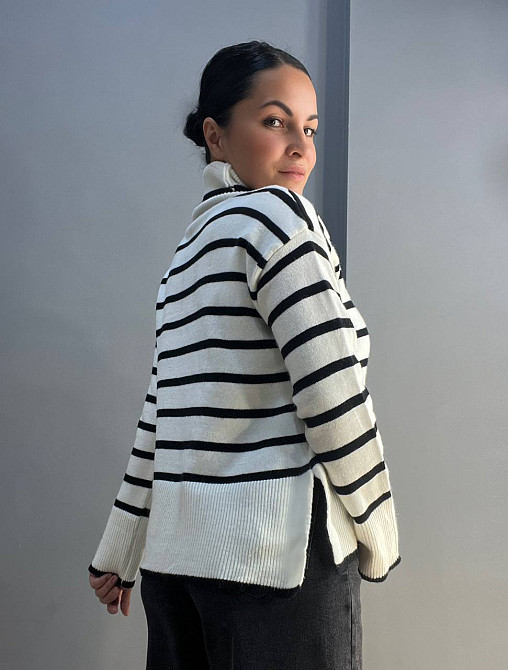 Светр жіночий A-N 263 оверсайз високе горло смуга розрізи вільний, білий, one size Київ - фото 4